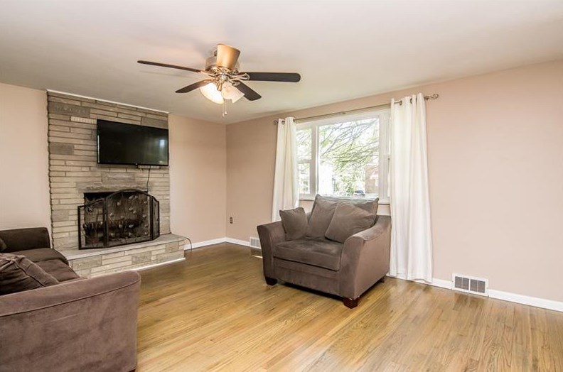 1616 Edgewood Ave, Moon Twp PA 15108-2103 exterior