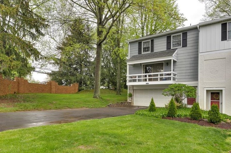 101 Roscommon Pl, Canonsburg, PA 15317
