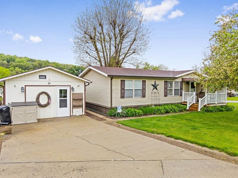 29 Aspen Ct, Beaver Falls, PA 15010