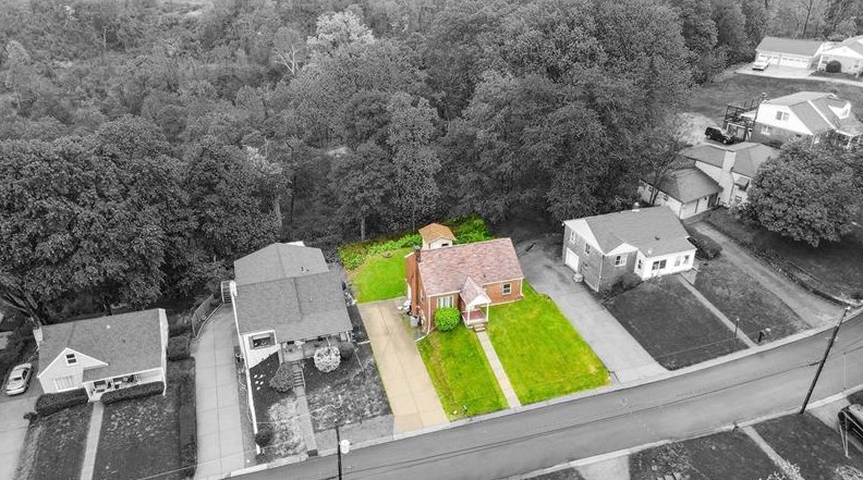 16 Solar Dr, Ambridge, PA 15003