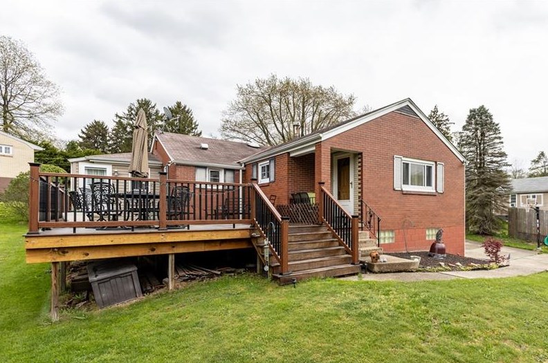 111 Reaghard Dr, Cheswick, PA 15024