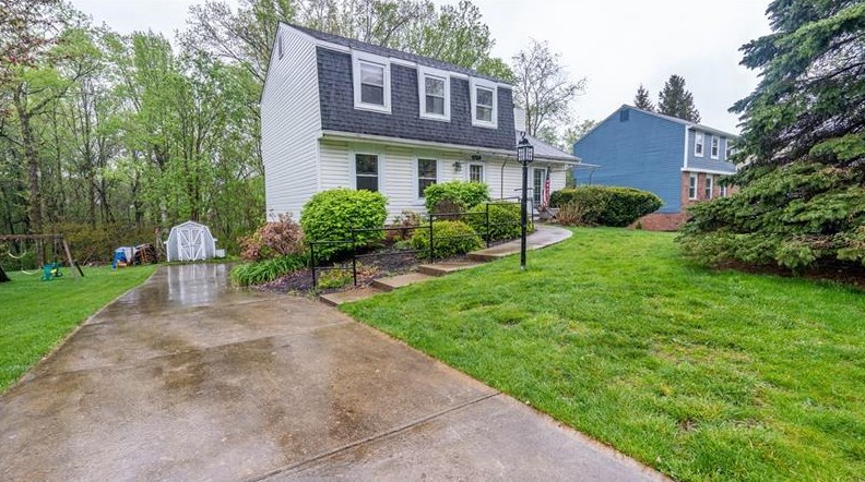 4768 Bayfield Rd, Allison Park, PA 15101-1058