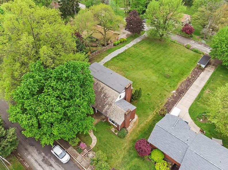 1007 Linden Dr, Jeannette, PA 15644