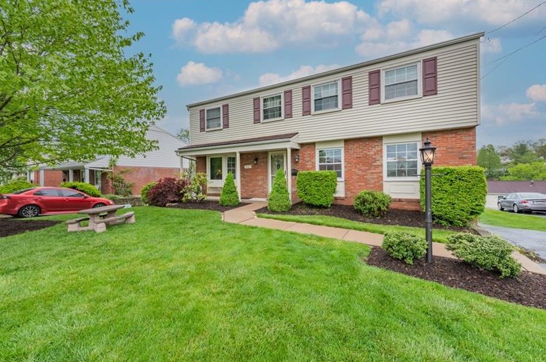 1029 Lindsay Rd, Collier Township, PA 15106