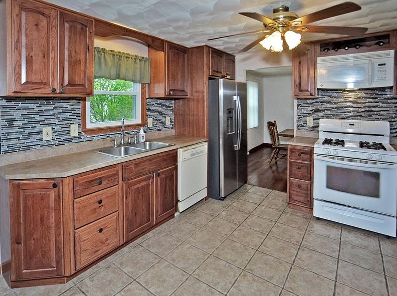 31 Barri Dr, North Huntingdon, PA 15642-9485