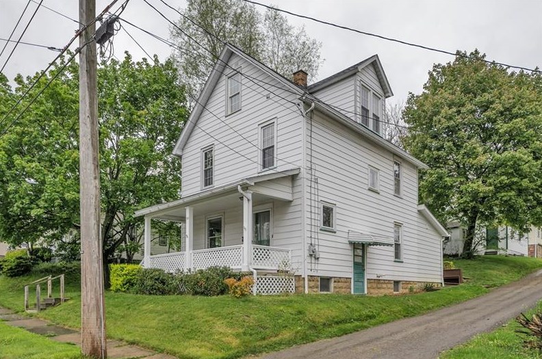 525 Craig St, Grove City, PA 16127