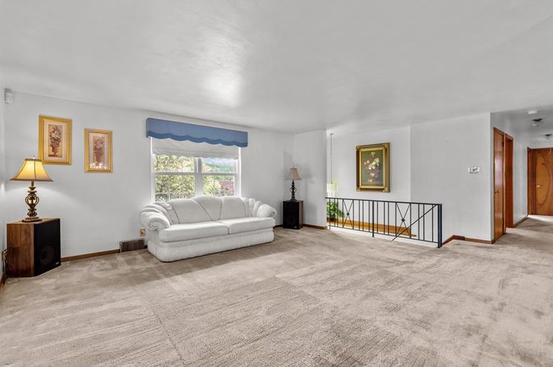 304 Coachman Rd, Allison Park, PA 15101-3823