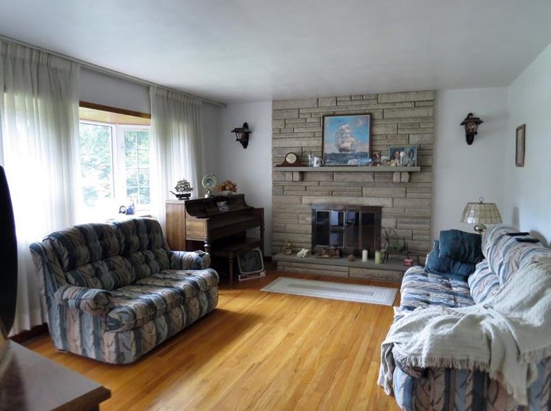 111 Fraser Rd, Valencia, PA 16059-3109