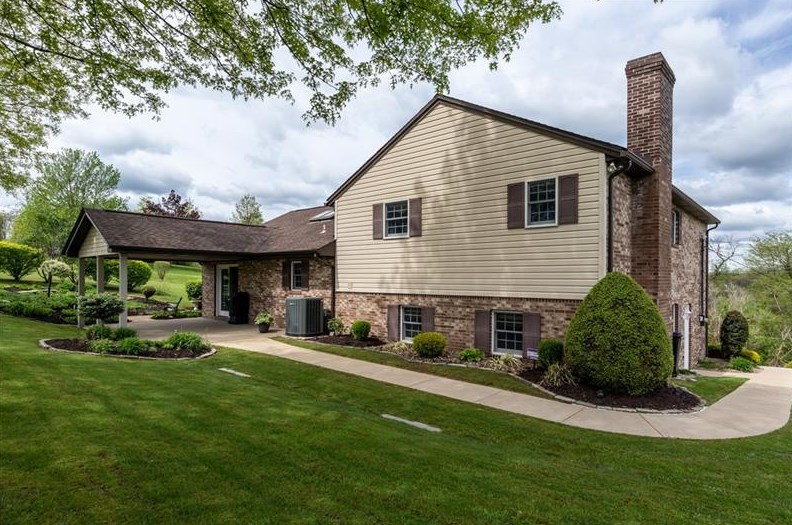 1657 Deerfield Rd, Washington, PA 15301-9132