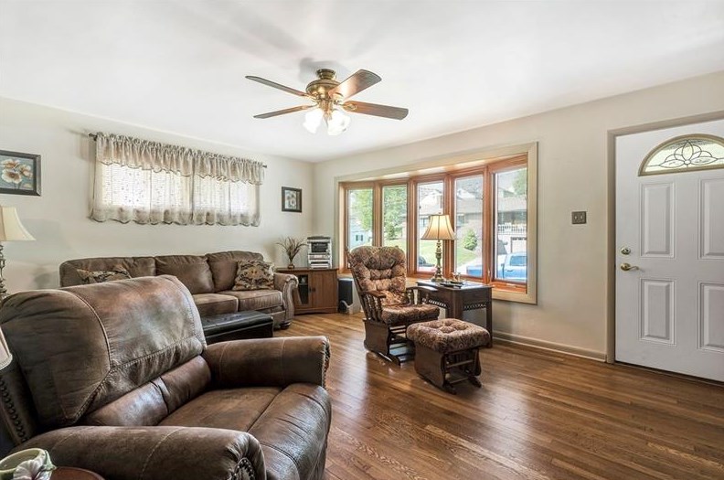 713 Smiley St, Ellwood City PA  16117-1059 exterior