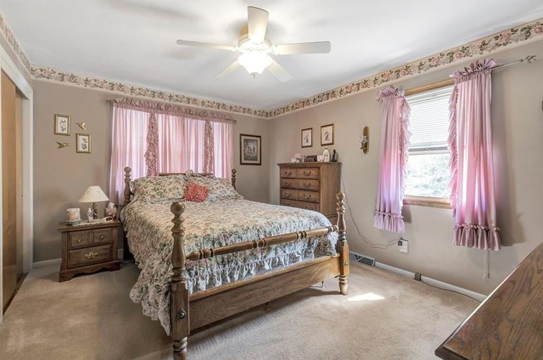 713 Smiley St, Ellwood City PA  16117-1059 exterior