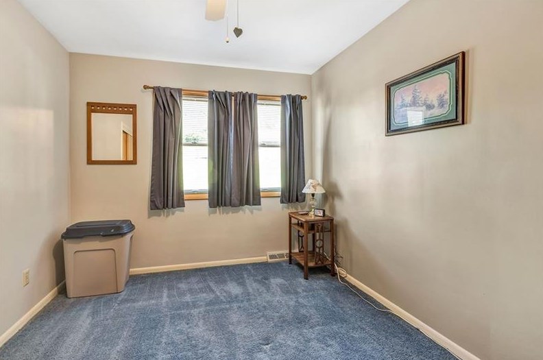713 Smiley St, Ellwood City PA  16117-1059 exterior