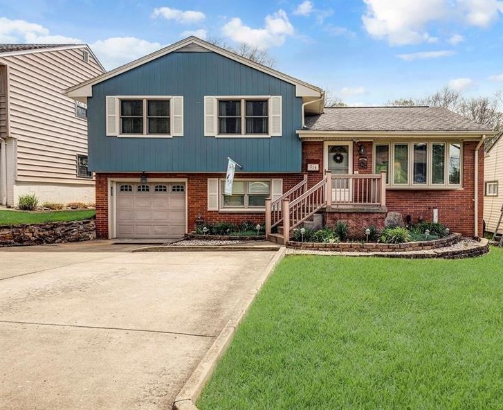 713 Smiley St, Ellwood City PA  16117-1059 exterior