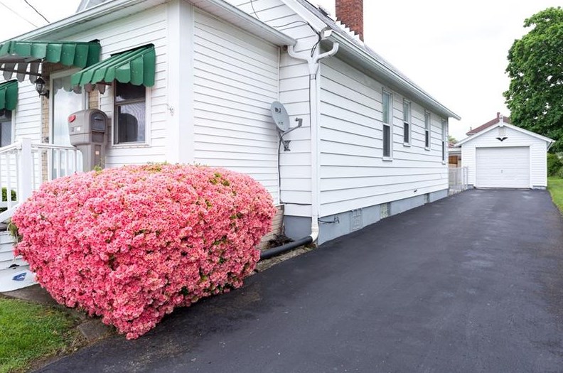 221 Clarendon Ave, Oliphant Furnace, PA 15401-4107