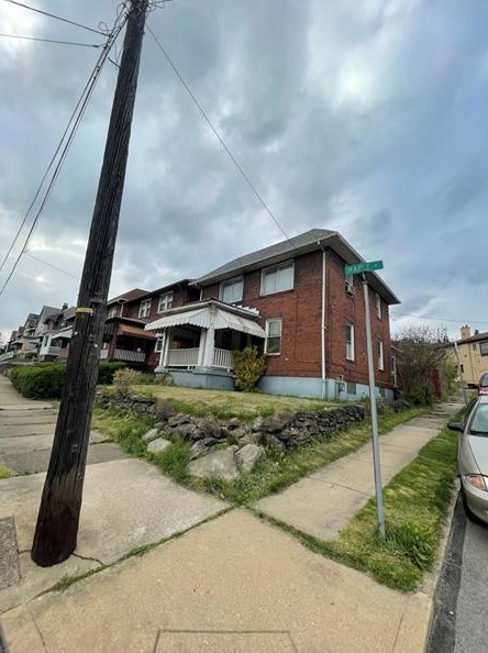 529 Maple St, East Pgh, PA 15112-1127