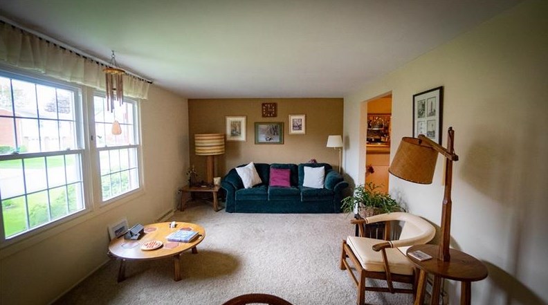 111 Woodbury Dr, Butler, PA 16001-2613
