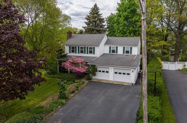 1889 Bartholomew Dr, Hermitage, PA 16148