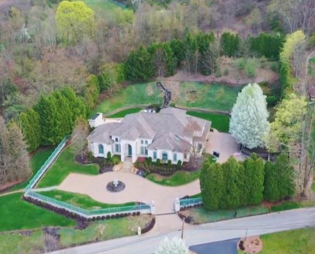 245 Saunders Station Rd, Trafford, PA 15085