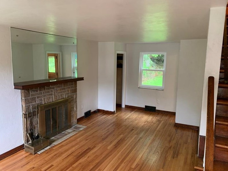 1518 Collins Rd, Pittsburgh, PA 15221