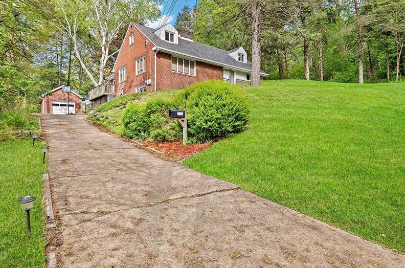 150 Sycamore Dr, Penn Hills, PA 15235