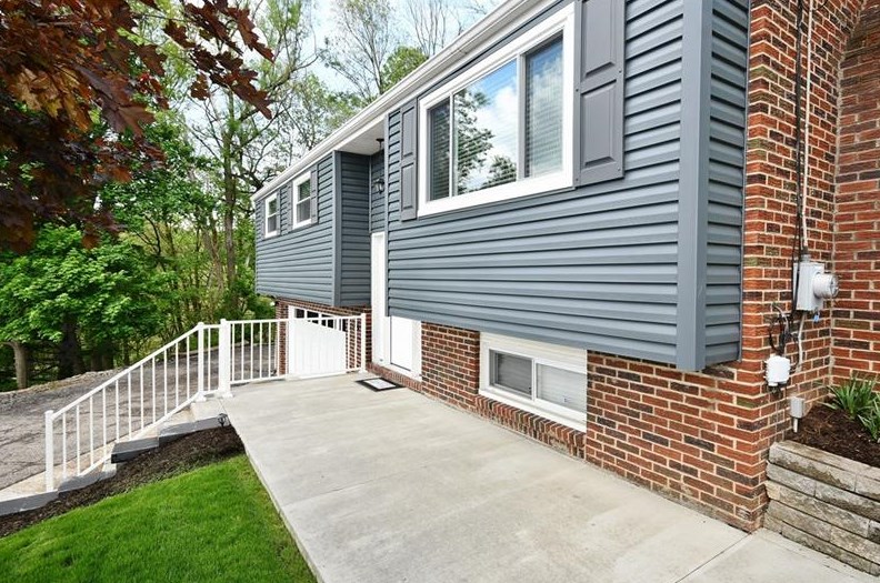 1397 Pennsylvania Ave, Bridgeville, PA 15017-2670