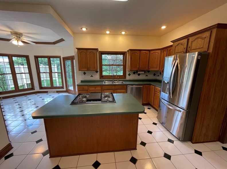 3051 White Pine Dr, Gibsonia, PA 15044