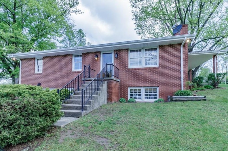 351 Pleasant Valley Rd, Washington, PA 15301-7746