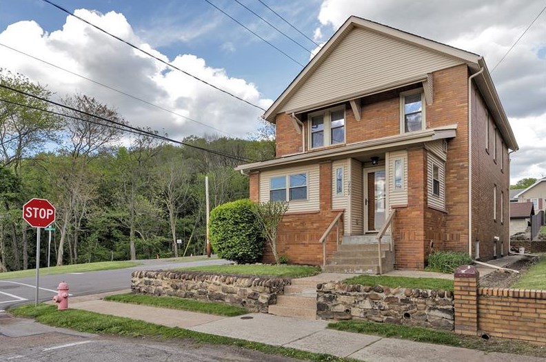 2662 Beaver Rd, Ambridge, PA 15003