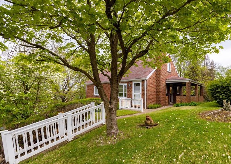 100 Spruce St, Jeannette, PA 15644