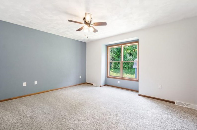 1053 New London Dr, Greensburg PA  15601-1143 exterior