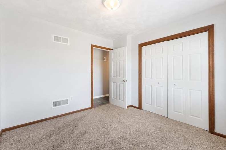 1053 New London Dr, Greensburg PA  15601-1143 exterior