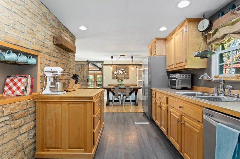 264 Rockdale Rd, Butler, PA 16002-8802