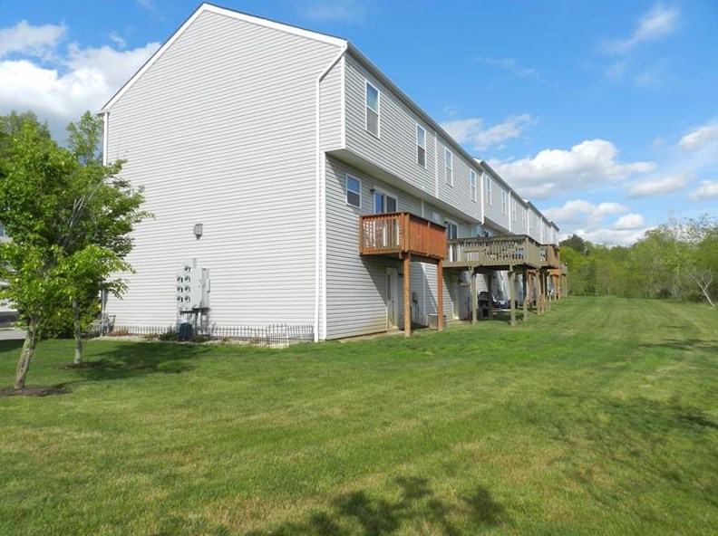 254 Grace Manor Dr, Moon Twp, PA 15108-9721