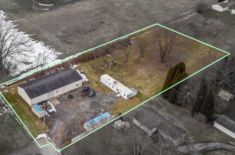 311 Edna St, Barkeyville, PA 16038-1635