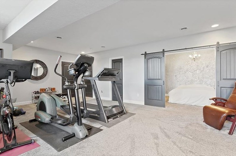 10031 Edgewood Ct, North Huntingdon PA  15642-5529 exterior