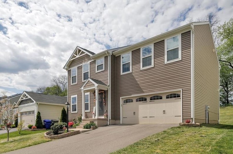 128 Cameron Square Dr, Evans City, PA 16033