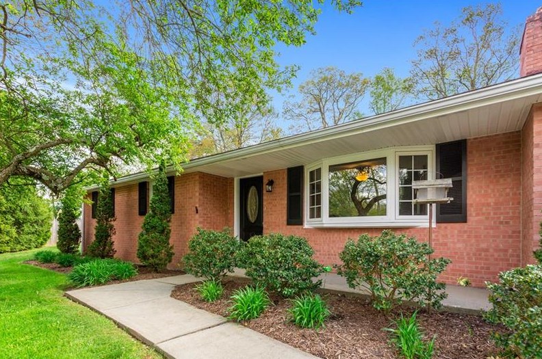 137 Garden Grove Dr, Butler, PA 16002