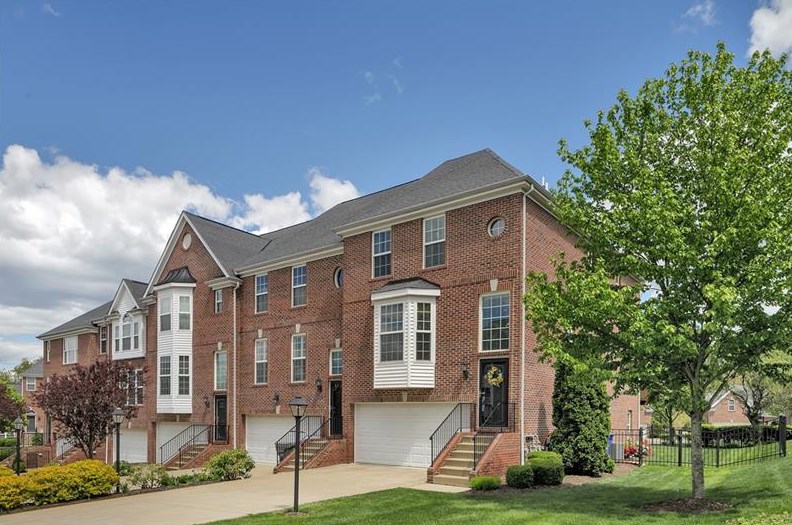 810 Strasburg Dr, Seven Fields, PA 16046-2384