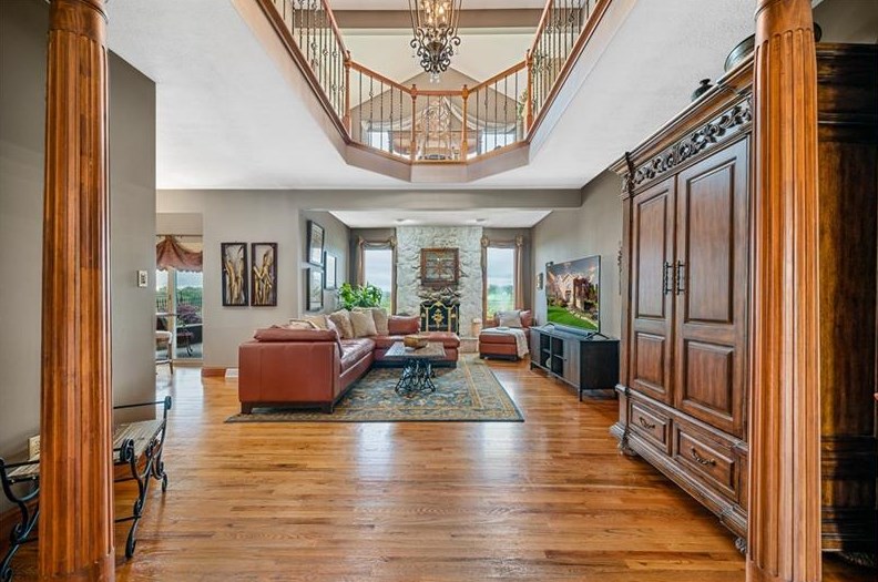 258 Hickory Heights Dr, Bridgeville, PA 15017-1083