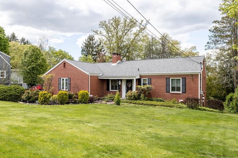 136 Oakville Rd, Beaver Falls, PA 15010
