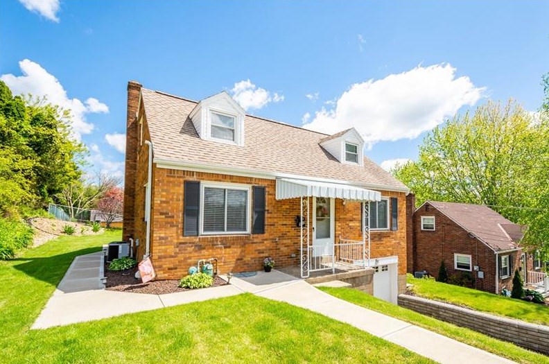 927 Edward Dr, Pittsburgh, PA 15227