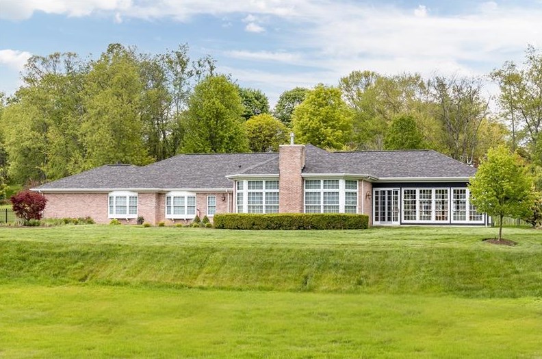 104 Homestead Dr, Venetia, PA 15367-1060