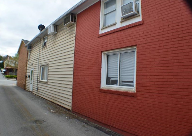 228 3rd St, California, PA 15419-1132