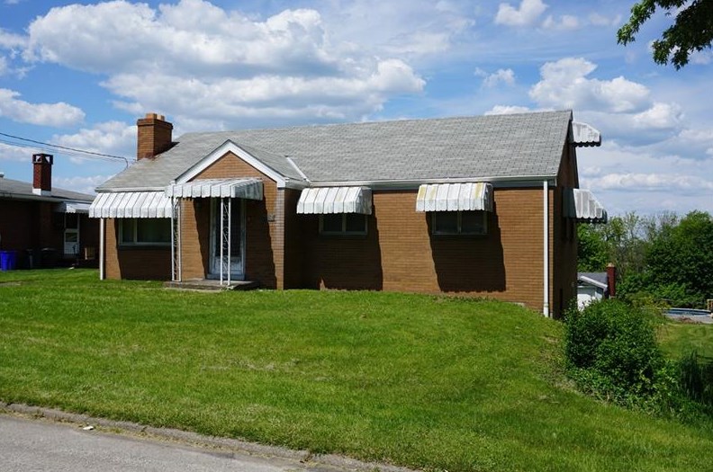770 Smithfield St, Mount Pleasant, PA 15666-1416