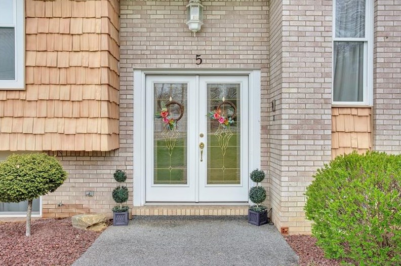 5 Wesley St, North Charleroi, PA 15022