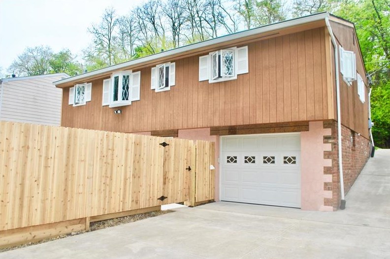 401 E James St, Whitaker, PA 15120