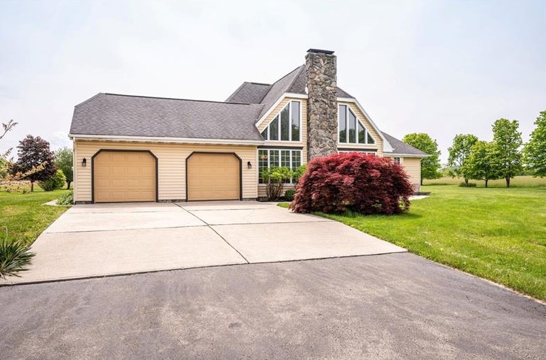 134 Stock Ln, Ruffs Dale, PA 15679