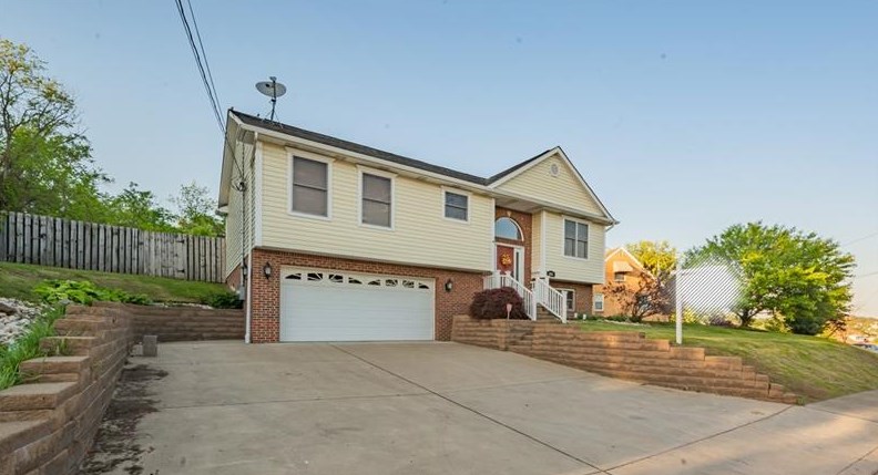 801 Ridge Ave, Jeannette, PA 15644