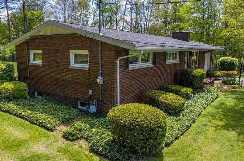 3180 Orangeville Rd, Hermitage, PA 16150