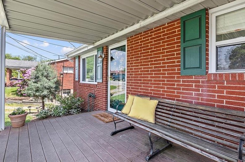 212 Seanor Rd, North Huntingdon, PA 15642-9441